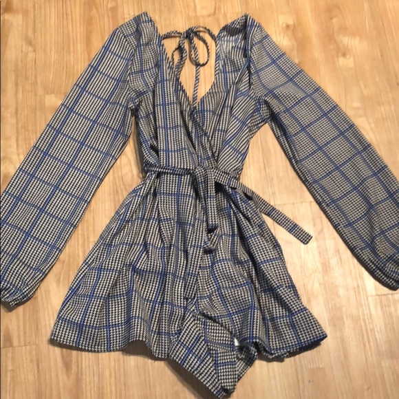 Houndstooth pattern romper. - Picture 1 of 4